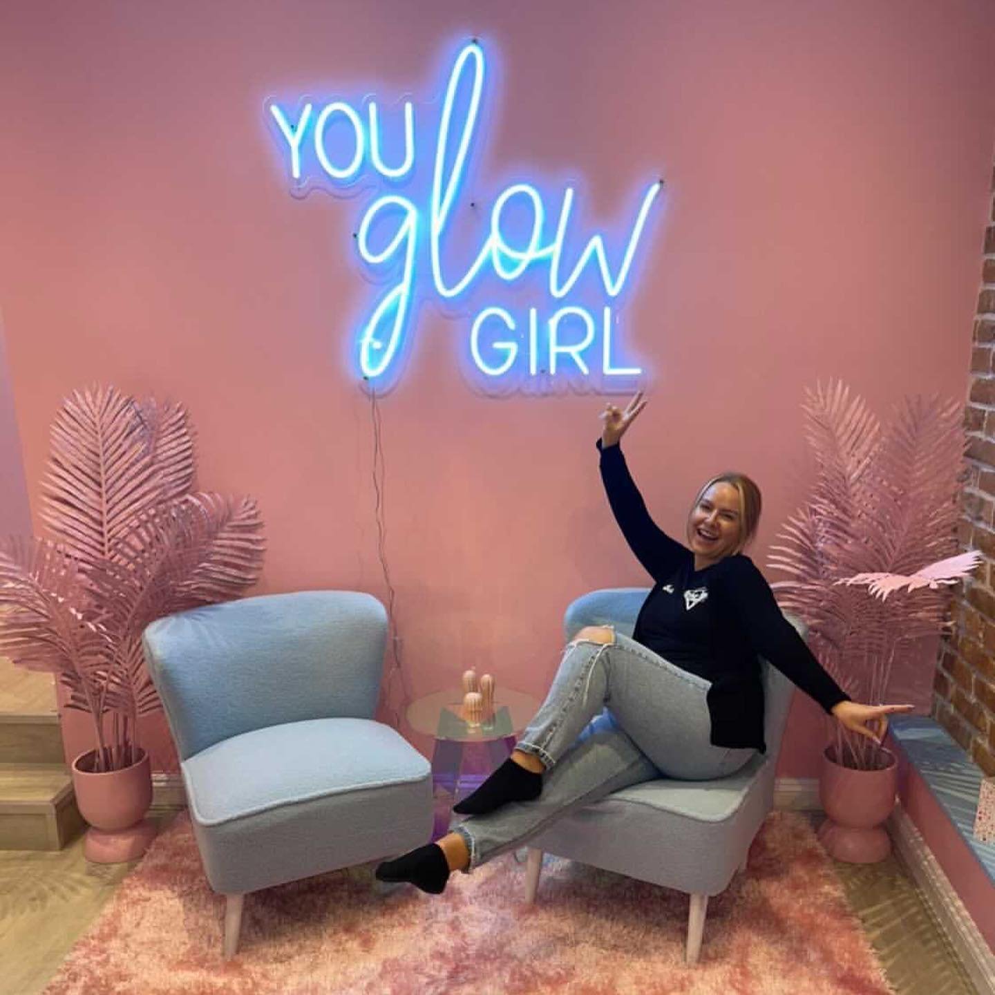 neon_1633540680_2678655828942243128_680390509